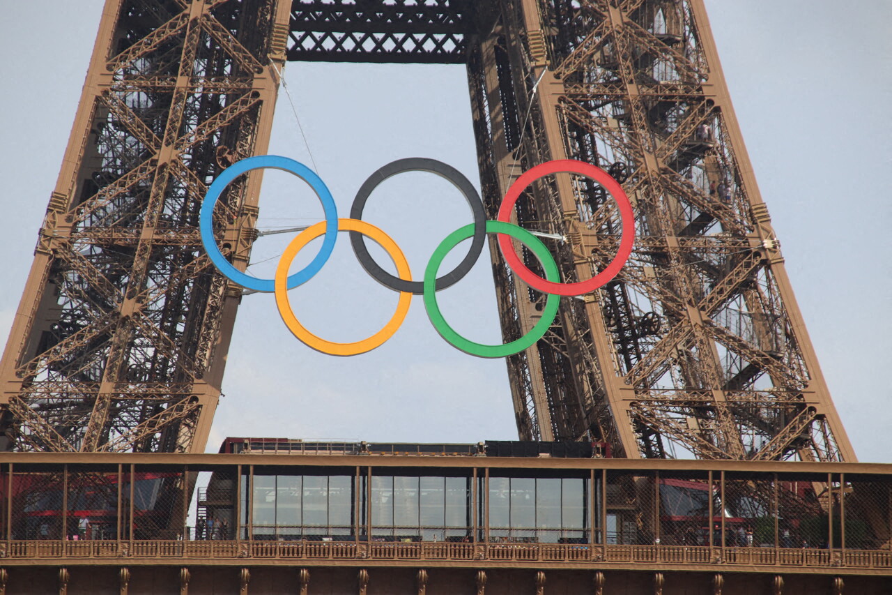 À Paris, le retour des anneaux olympiques sur la tour Eiffel ne se fera pas "avant 2026"