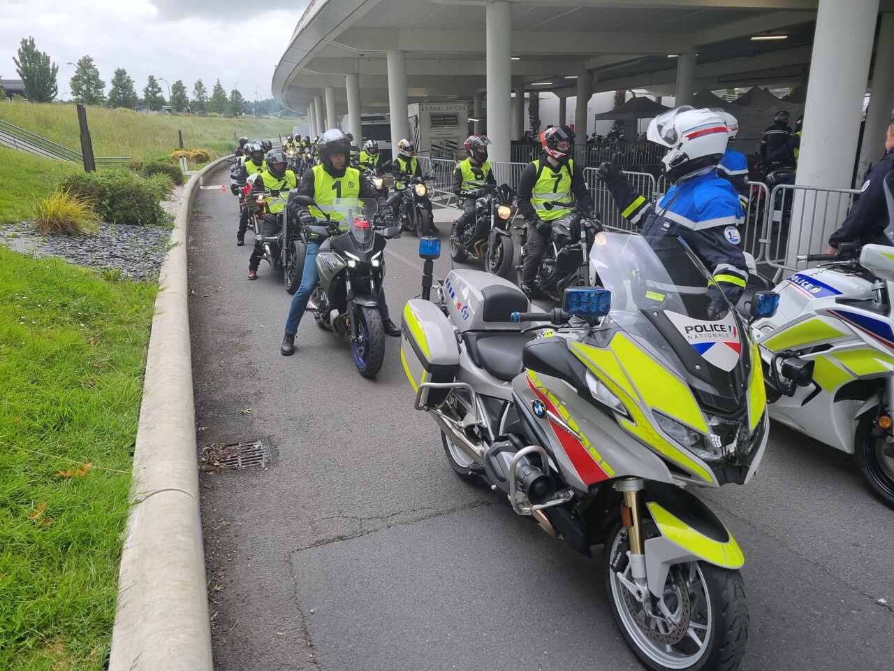 la police et l'ECF organisent une journée spéciale dédiée aux motards avant la saison estivale