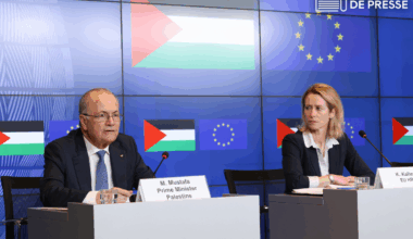 Le Premier ministre palestinien, Mohammad Mustafa, aux côtés de la haute représentante de l