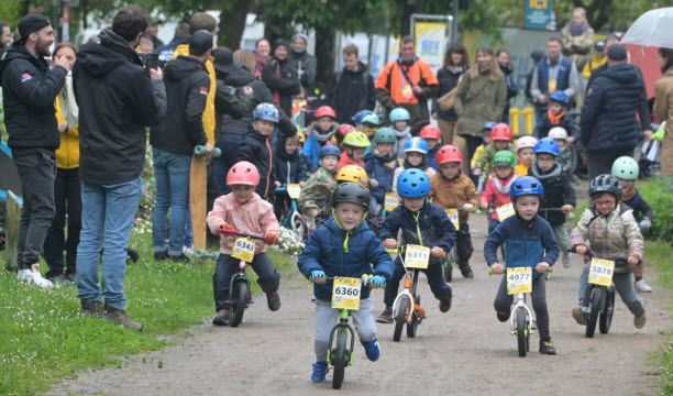 La course de draisienne, destinée aux plus jeunes, est l’un temps forts du festival Enjoy Vélos. Photo d’archives Eric Thiebaut