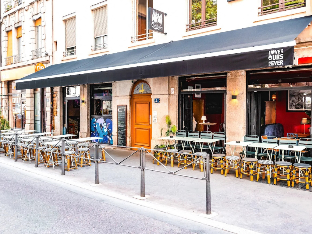 ce bar de quartier en péril appelle à l'aide