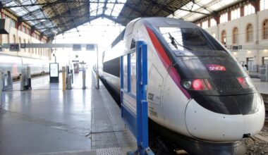 une personne mortellement percutée par un train dans le Var, la ligne Marseille-Nice très perturbée
