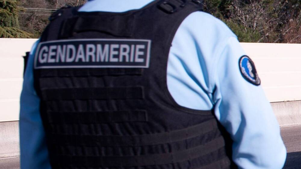 un gendarme grièvement blessé cette nuit par des tirs d'arme de guerre