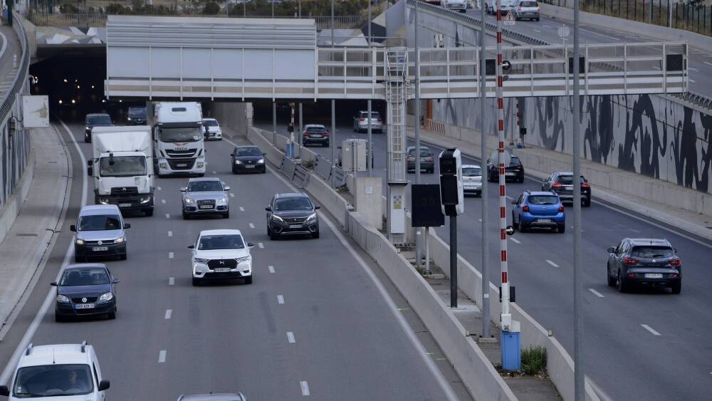 un accident et un bus en panne perturbent le trafic sur la rocade L2, en direction d'Aix