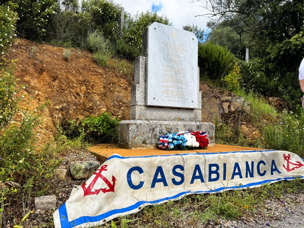 La stèle érigée en hommage au Casabianca.