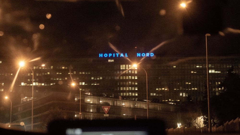 un homme grièvement blessé par balle déposé à l'hôpital