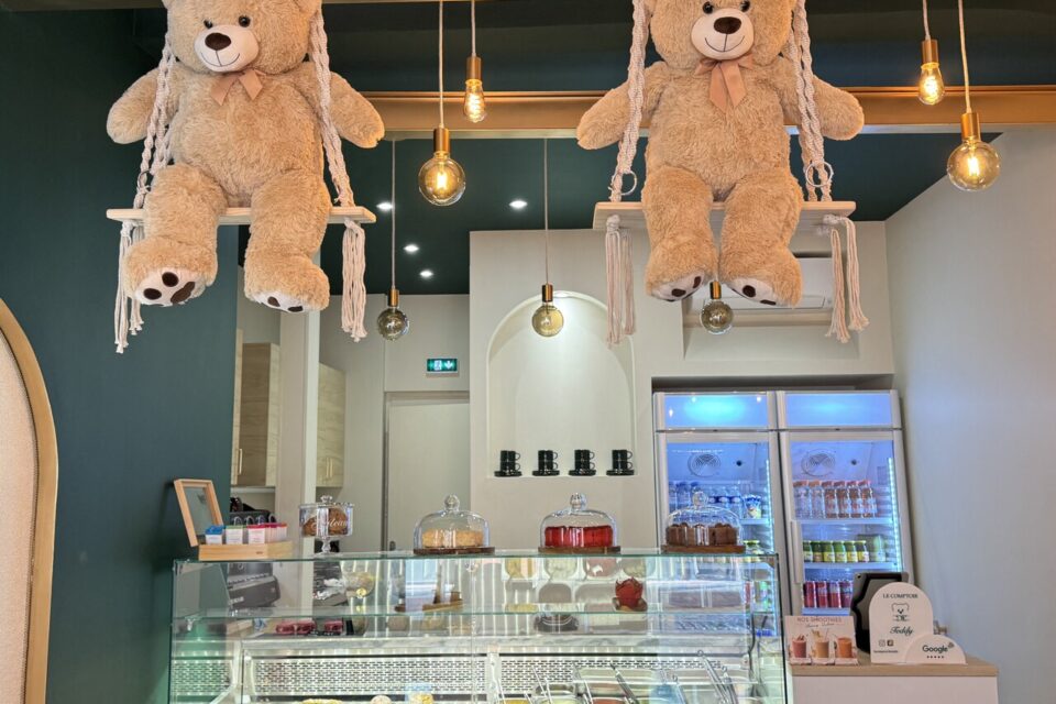 Un concept bien particulier, avec des ours en peluche un peu partout 