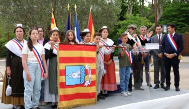 À Saint-Etienne-du-Grès, une cérémonie officielle pour ce symbole chargé de sens