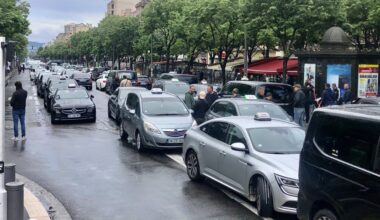 Marseille, aéroport, Aix TGV... les taxis maintiennent la pression avec plusieurs barrages filtrants