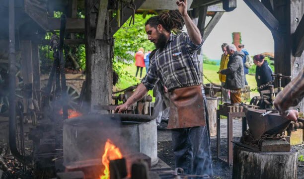 Le public est invité à rencontrer de nombreux artisans du passé. Photo Léa Didier