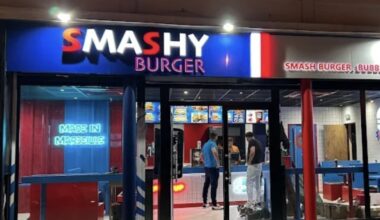 Un snack détruit par l'explosion d'un véhicule à Marseille