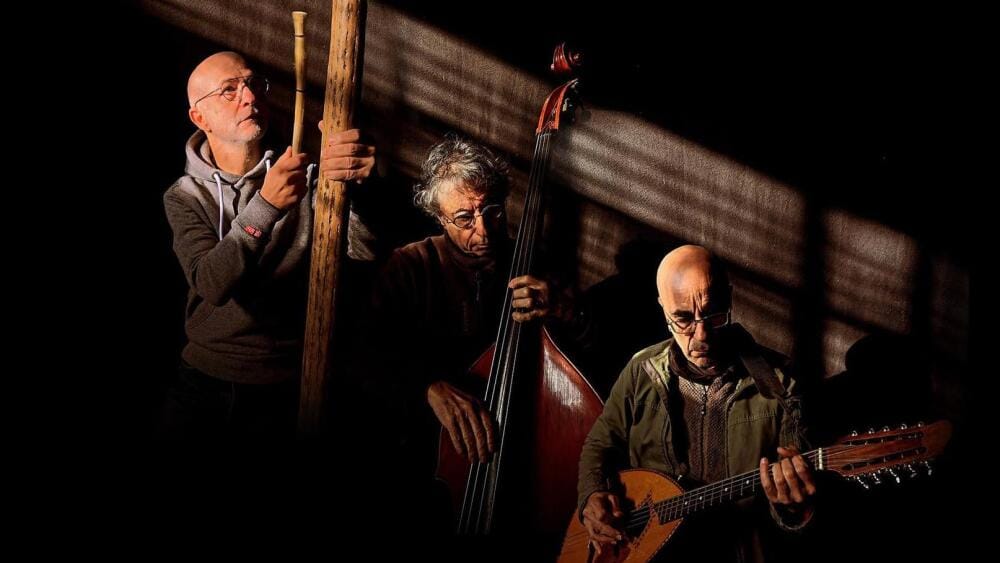 Le trio LROM, dont la musique est née des cordes du oud, l'un des plus vieux instruments du monde, sera au FRAC vendreid pour le Ici Jazz Fest.