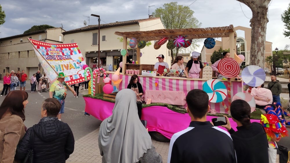 À Saint-Étienne-du-Grès, 500 personnes ont défilé lors de la 4e u carnaval
