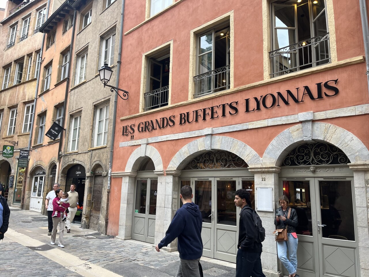 les Grands Buffets Lyonnais déçoivent largement, le patron répond