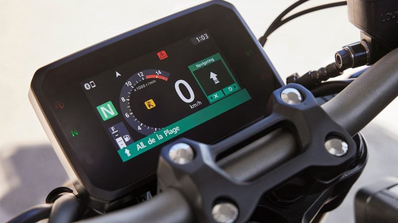 L'interface est personnalisable et connectée avec RoadSync, à condition de disposer de l'application idoine et d'un intercom.