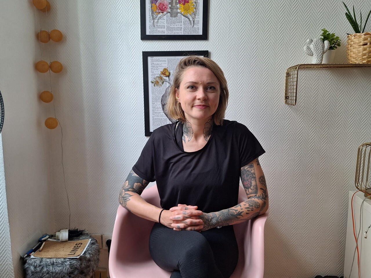 À son compte depuis 6 ans, Lola casse le mythe de l'entreprenariat : "Je travaille 50h pour un Smic"