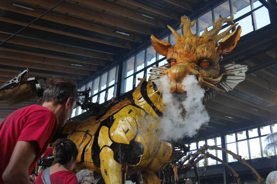 Un géant de bois, d'acier et de cuir qui pèse plus de 45 tonnes !
