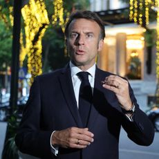Macron appelle Trump à réagir face à Poutine. 