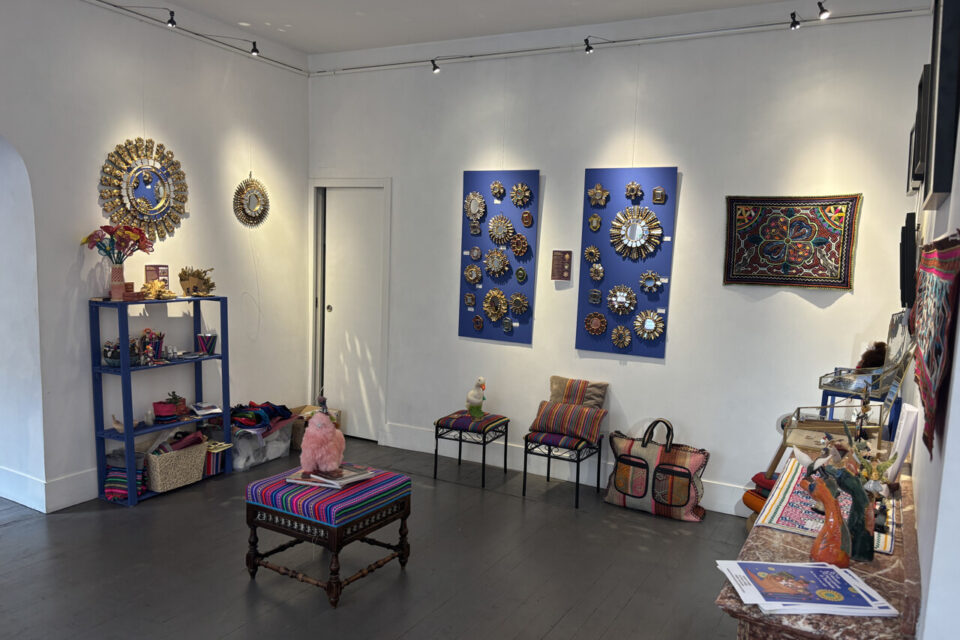 La boutique Maison Péruvienne regorge d'objets de décoration péruviens très colorés.