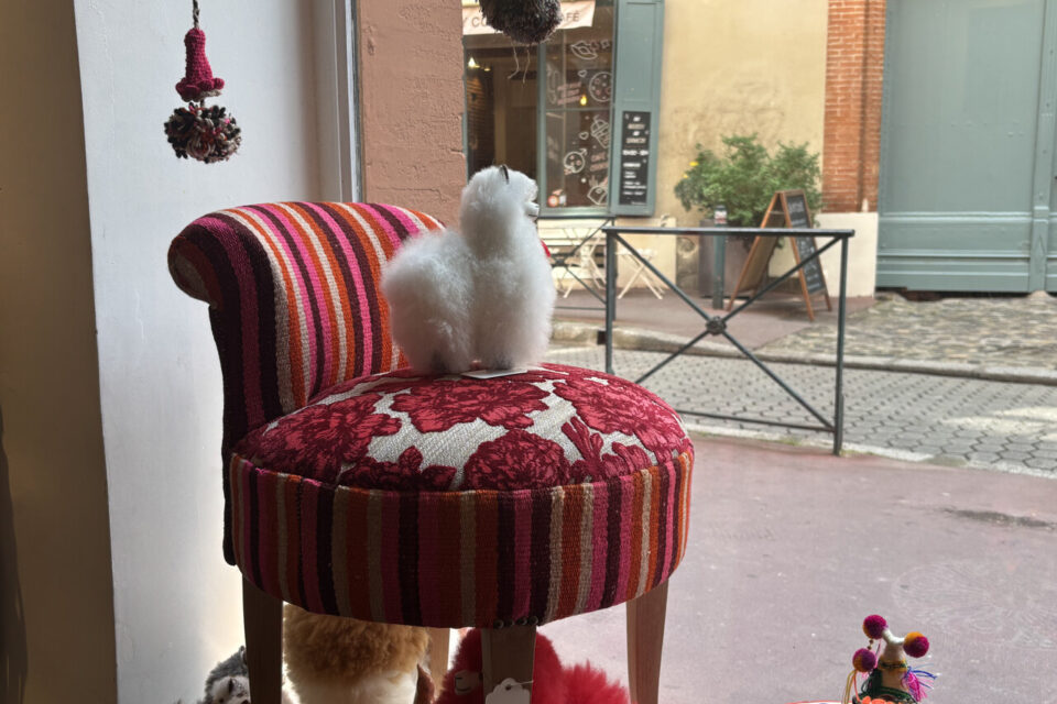 Ce tabouret fait partie de la capsule franco-péruvienne conçue par Cécilia Espinoza.