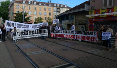 Grenoble. En colère contre les projets de la mairie, des habitants bloquent le tram