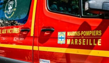 sans casque, un pilote de deux-roues grièvement blessé après une collision avec une automobiliste