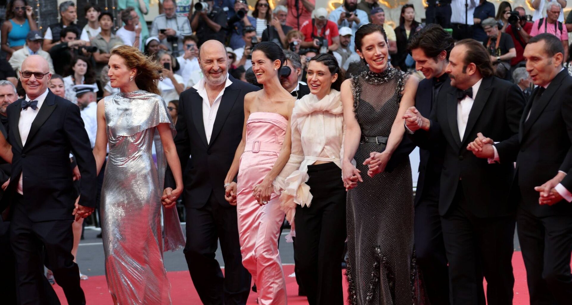 Suzanne Lindon, Cédric Klapisch, Pierre Richard, Sylvie Tellier, Sara Giraudeau, Pomme... cocorico, un tapis rouge "made in France" ce jeudi soir au Festival de Cannes