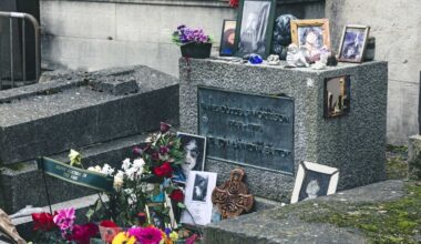 volé en 1988 au cimetière du Père-Lachaise, le buste de la tombe de Jim Morrison a été retrouvé