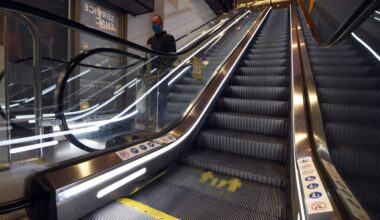 "Discriminatoire", "hypocrite"... La mise à l'arrêt d'escalators dans une Fnac de Paris fait vivement réagir