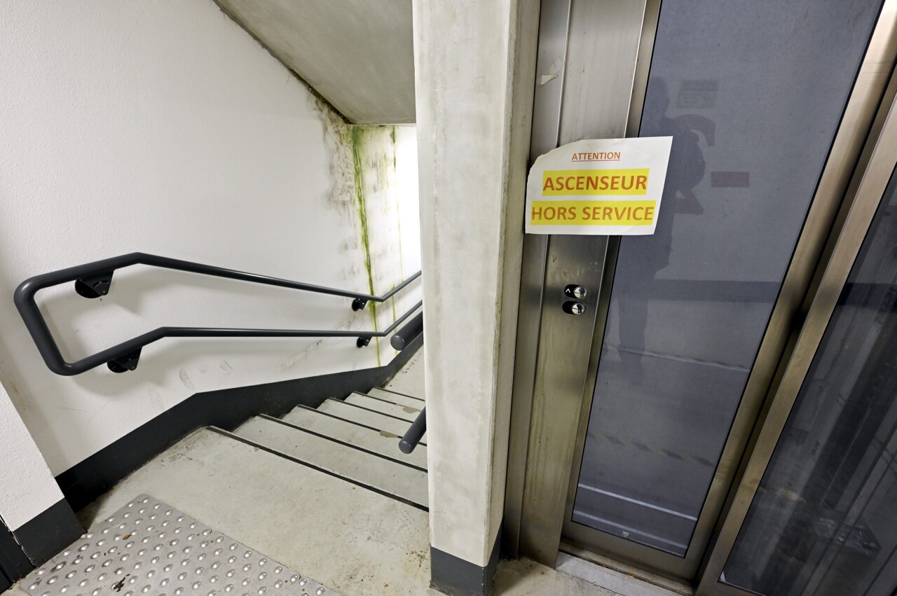dans les quartiers populaires, le "calvaire" sans fin des pannes d'ascenseurs