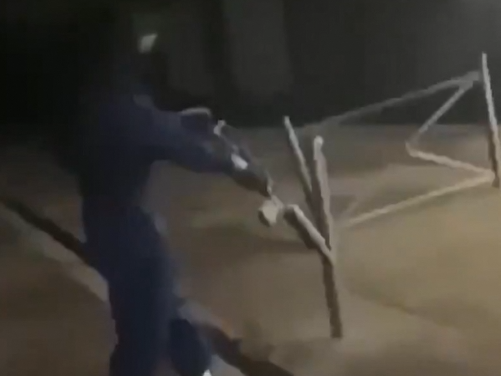 Près de Lyon. Ils tirent lourdement armés dans la commune, la vidéo publiée : "Ça choque"
