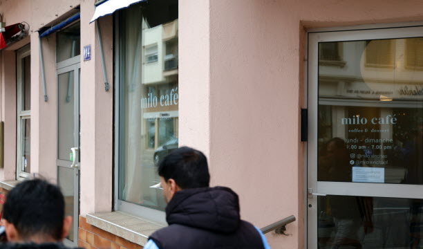 « Milo Café », au 104 route du Polygone, est aussi petit que surprenant !   Photo Laurent Réa