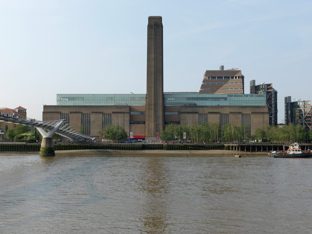 Extérieur de la Tate Modern depuis la rive nord