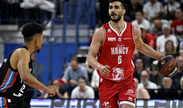 MOHAMMAD AMINI. Aux dernière nouvelles, le jeune joueur iranien serait enclin à poursuivre l'aventure à Nancy, plutôt que de céder aux sirènes de la NCAA. Photo Alexandre Marchi