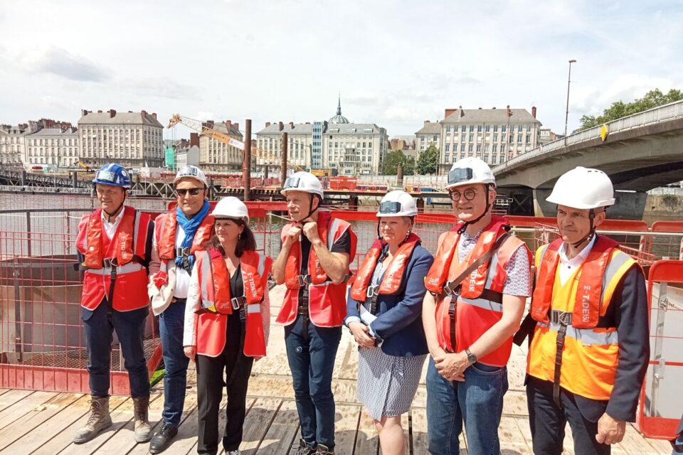 A l'occasion de la pose symbolique de la première pile, une visite du chantier a été faite.