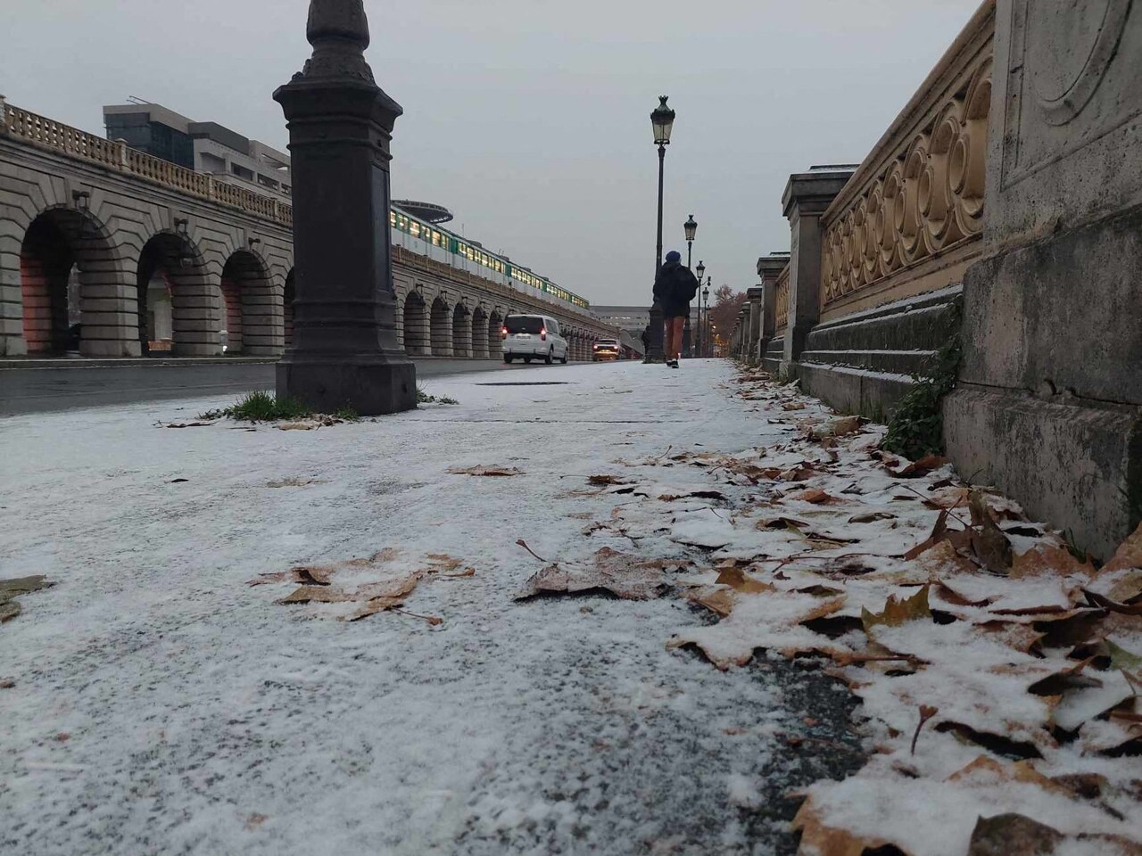 Paris et l'Île-de-France placés en vigilance orange neige-verglas, avant un changement radical