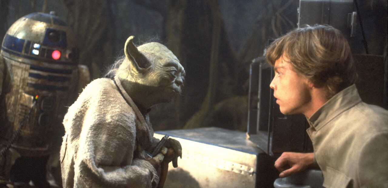 George Lucas révèle enfin pourquoi Yoda parle à l'envers dans Star Wars