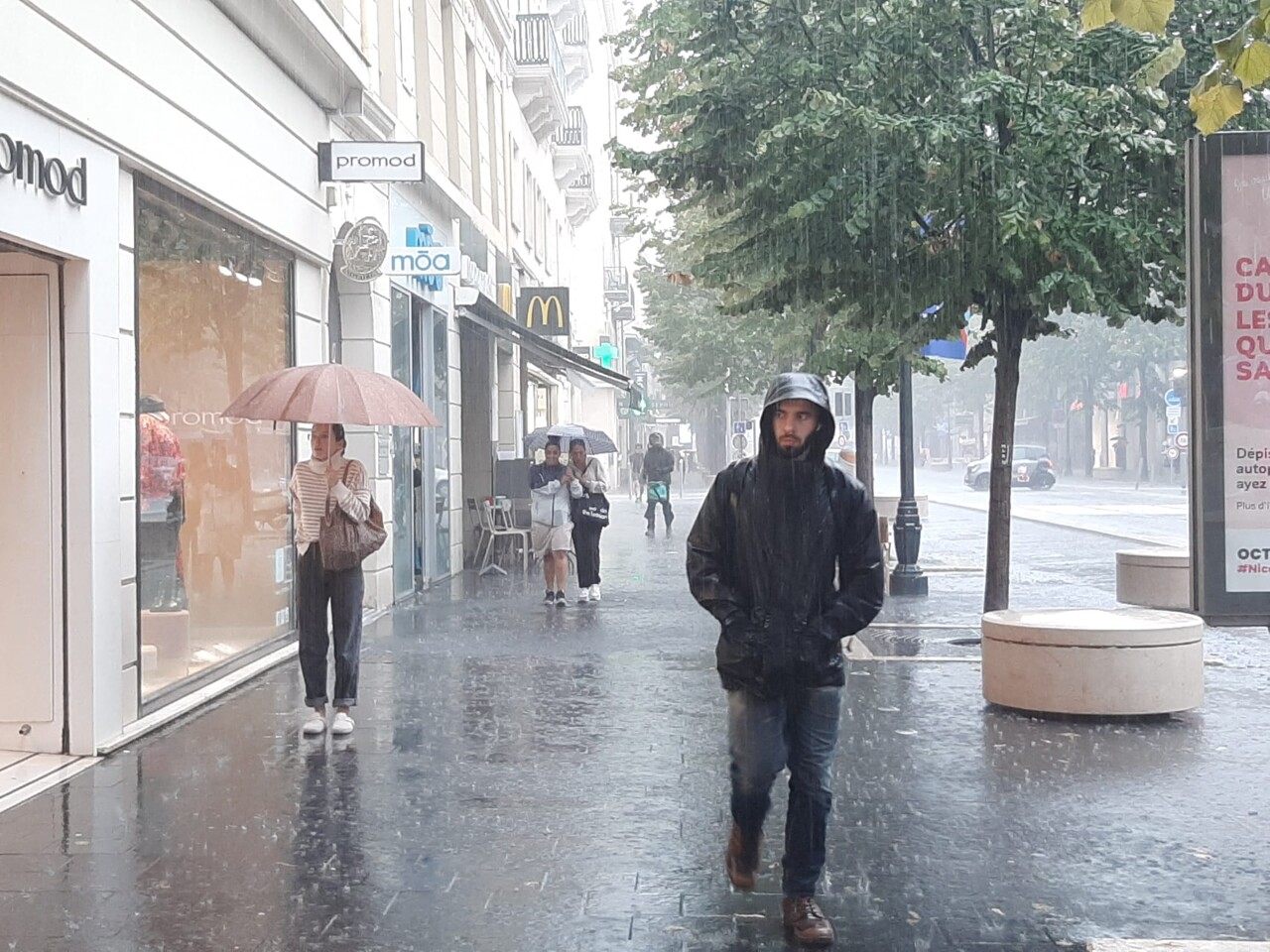 Nice. Les parcs et jardins fermés en urgence : de violents orages annoncés