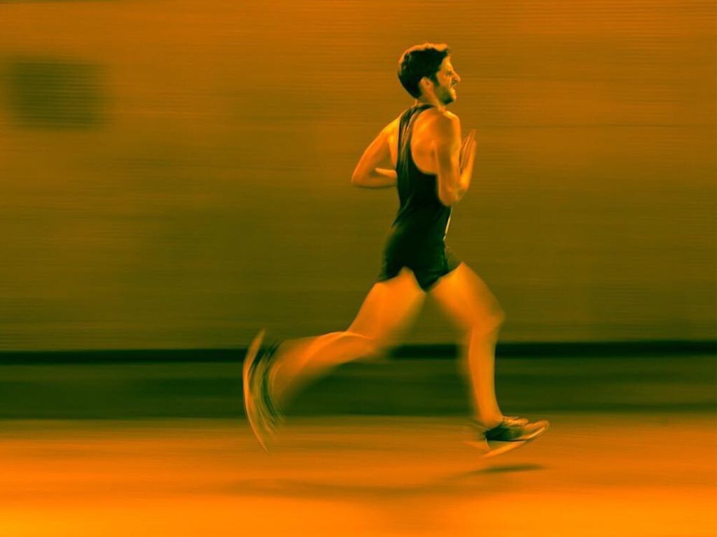 à Paris, les "Run Crew" débrident les codes de l'athlétisme