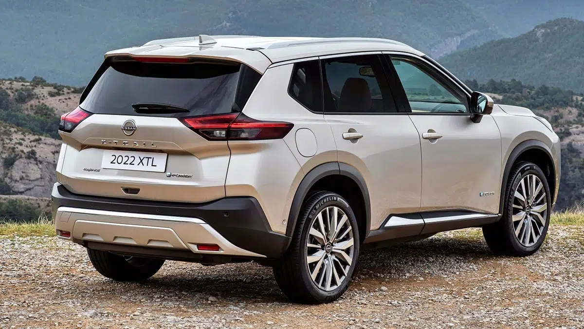 Arrière du Nissan X-Trail e-POWER 2025 avec feux LED horizontaux