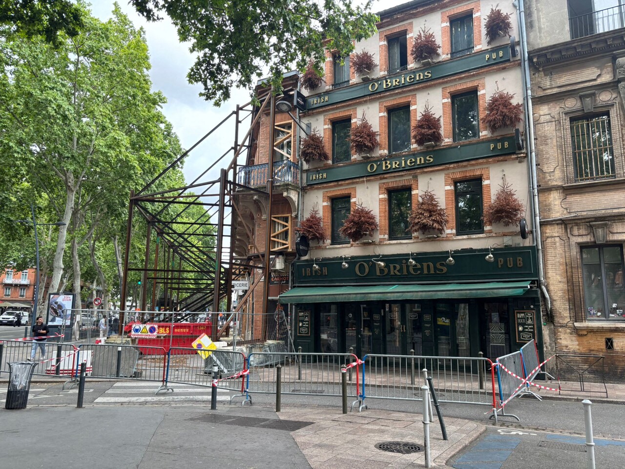 Toulouse. Un an après la fermeture d'un immeuble fragilisé, ce bar voisin contraint de baisser le rideau