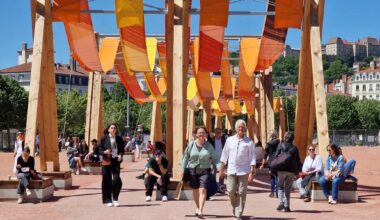 l'œuvre de Bellecour regorge de monde mais divise toujours