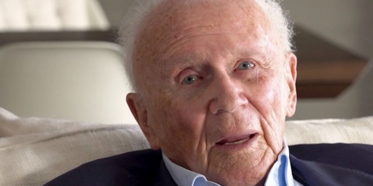 Philippe Bouvard se confie face caméra à 95 ans et revient sur sa “vie fabuleuse” (VIDEO)