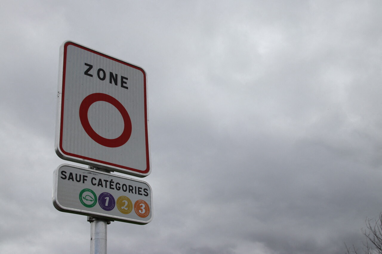 à Paris, des élus de gauche protestent devant la possible suppression de la ZFE