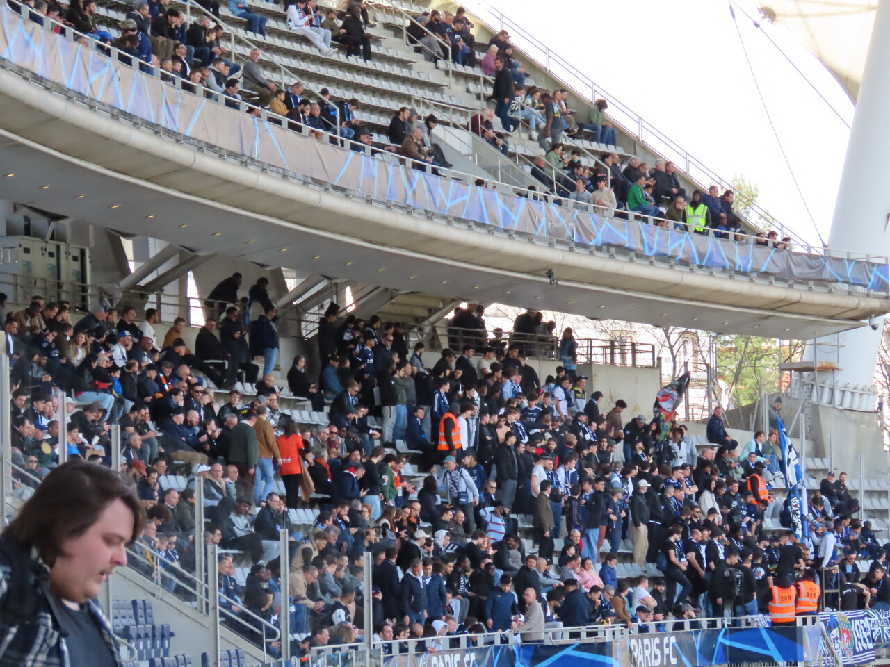 non-reconnu par le club, le groupe de supporters Ultras du Paris FC Légion X dissous