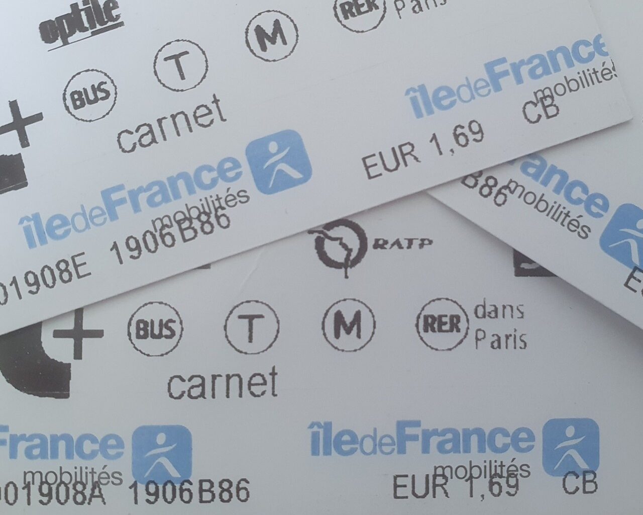 La fin des tickets cartons se précise dans les transports d'Île-de-France : jusqu'à quand les utiliser ?