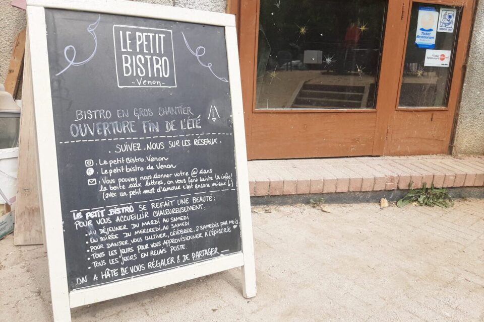 Les travaux sont en cours dans le bistro de Venon, institution du village depuis 50 ans.