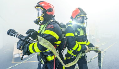 Photos. La simulation de feu de grande structure permet aux pompiers de s'entraîner dans les murs de la société Warning à Houdemont