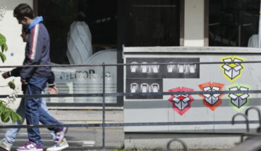 Strasbourg. Avec ses boîtes en carton qui inondent la ville, le graffeur Karton veut éveiller les consciences