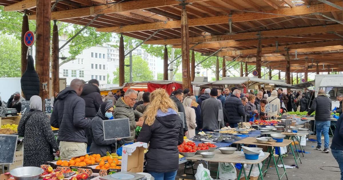 ﻿les centaines de vendeurs à la sauvette ont-ils vraiment déserté la place du 8-Mai-1945 ?